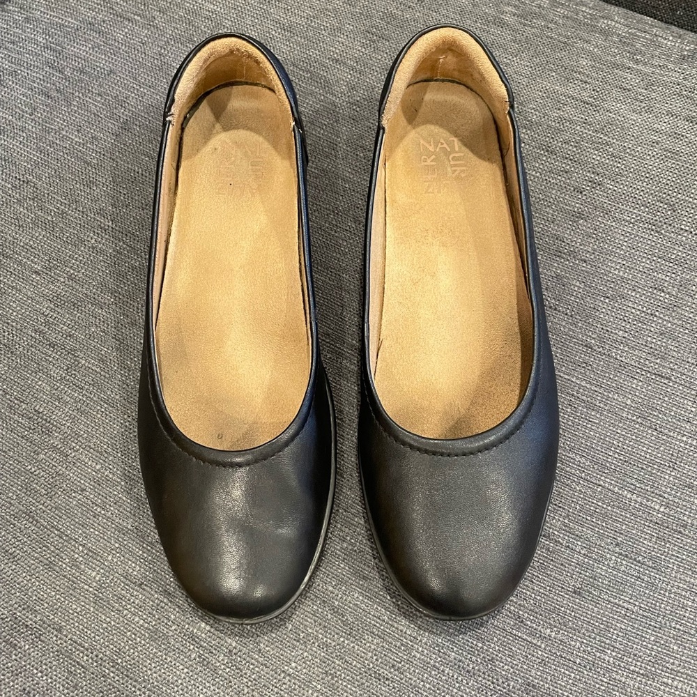 Black Naturalizer ballet flats